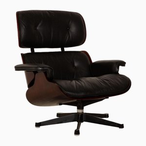 Poltrona in pelle nera di Charles & Ray Eames per Vitra