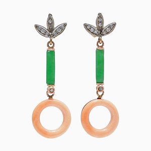 Aretes colgantes de coral, jade, diamantes, oro rosa y plata, años 50. Juego de 2