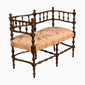 Love seat antiguo de madera curvada y seda, siglo XIX