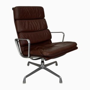 Sedia Soft Pad con schienale alto in pelle marrone di Eames per Herman Miller, anni '60