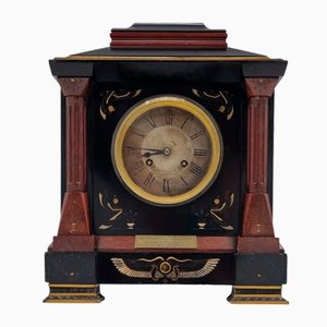Reloj de repisa del renacimiento egipcio del siglo XIX