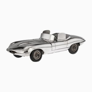 Modelo de coche Jaguar E-Type plateado del siglo XX de L. Donati, años 60