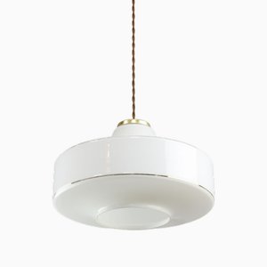 Lámpara colgante italiana Mid-Century de latón y vidrio blanco