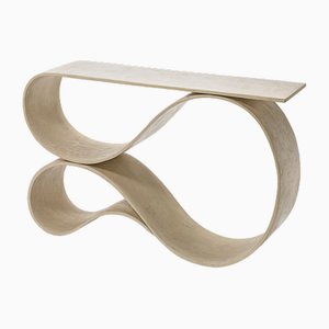 Consola Whorl de lienzo de hormigón blanco de Neal Aronowitz