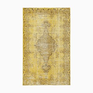 Türkischer gelber überfärbter Vintage Teppich