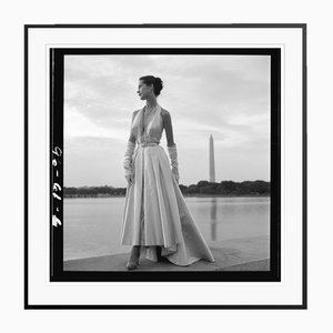 Toni Frissell, servizio fotografico di moda al Monumento a Washington, stampa cromogenica, con cornice