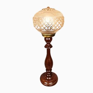 Lámpara de mesa portuguesa Mid-Century vintage de madera y vidrio iridiscente, años 60