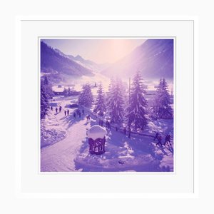 Toni Frissell, Un paseo por la nieve, Impresión C, enmarcada
