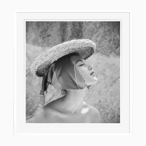 Toni Frissell, Girl in a Hat, 1951, Impresión C, Enmarcada