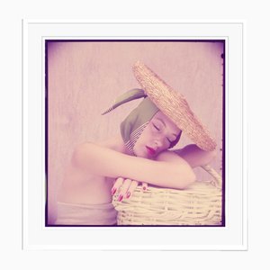 Toni Frissell, Chica con pañuelo en la cabeza, Impresión C, Enmarcada