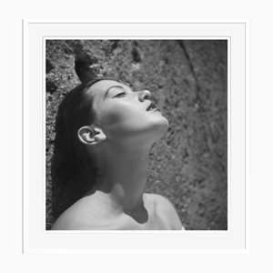 Toni Frissell, Mädchen mit Lippenstift, C-Print, Gerahmt