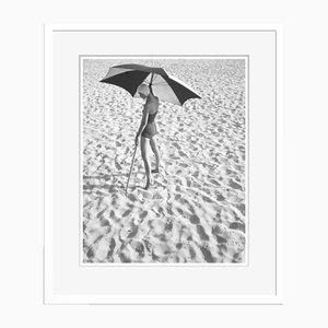 Toni Frissell, Girl on the Beach, C Print (3), con cornice