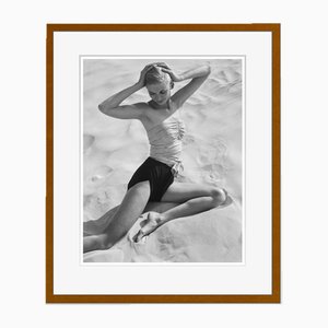 Toni Frissell, Chica en la playa, Impresión C (6), Enmarcada