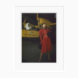 Toni Frissell, Modella con un vestito rosso, Stampa C, Incorniciato