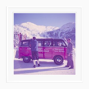 Toni Frissell, Ski Bus, 1951/2020, Impresión C, Enmarcado