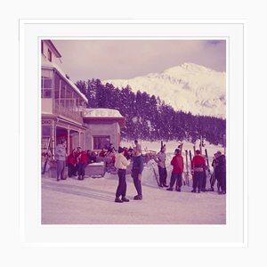 Toni Frissell, Ski Talk, 1951/2020, C Print, Incorniciato