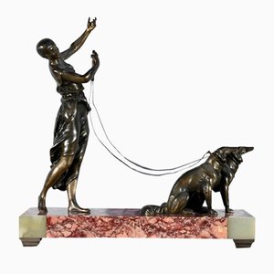 Art Deco Figur mit Hunden, Anfang 1900, Skulptur aus Regula & Marmor
