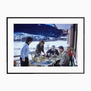 Toni Frissell, Pizza in the Snow, 1959, Impresión C, Enmarcada