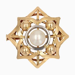 Modern Cultured Pearl and 18 Karat Yellow Gold Star Brooch