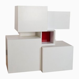 Mueble de almacenamiento central de madera lacada en blanco con inserto central rojo al estilo del diseñador Ludovico Acerbis, años 70