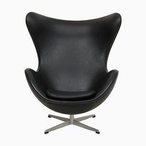 Egg Chair aus schwarzem Leder von Arne Jacobsen für Fritz Hansen, 1960er