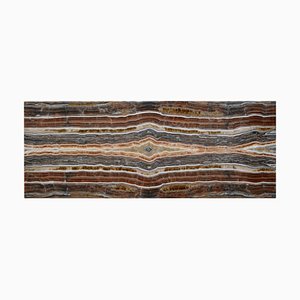 Consola con tablero de ónice, patas de madera lacada en negro y decoración de latón hecha a mano de Cupioli Living, Italia