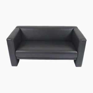 Sofá de 2,5 plazas Brüh modelo Visavis de cuero negro de Roland Meyer