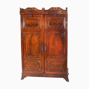 Regency Zweitüriger Kleiderschrank aus Mahagoni, 19. Jh.