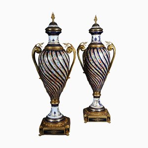 Französische Sevrés Bodenvasen mit Vergoldeter Bronze, 2 . Set