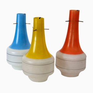 Lámparas colgantes italianas de vidrio en rojo, amarillo y azul al estilo de Vitosi, años 60. Juego de 3