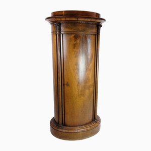 Mueble de pedestal ovalado de caoba con tallados, década de 1820