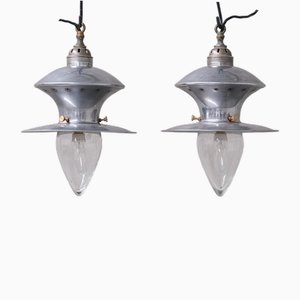 Lámparas colgantes francesas Mid-Century de metal y vidrio. Juego de 2