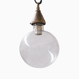 Lámpara colgante francesa Mid-Century de latón y vidrio claro