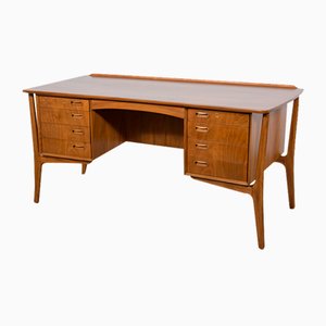 Bureau Mid-Century en Noyer par Svend Åge Madsen pour HP Hansen, 1960s