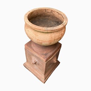 Urna vintage grande de terracota con plynth cuadrado decorado