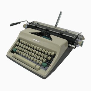 Máquina de escribir manual Olympia SM9 con estuche, Alemania 1965