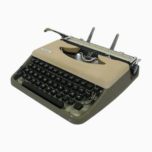 Máquina de escribir portátil Julietta con estuche, Italia, años 60