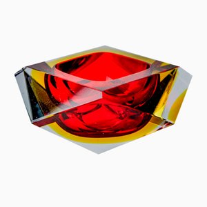 Cendrier Sommerso en Verre Taillé Rouge et Jaune attribué à Seguso, Murano, Italie, 1970