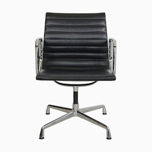 EA-108 Stuhl aus schwarzem Leder von Charles Eames für Vitra, 2000er