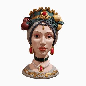 Vaso con scultura di donna con corona, Italia