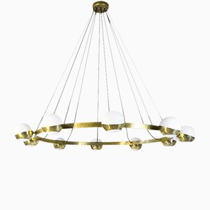 Lampadario Mid-Century in ottone e vetro opalino di Murano, anni '60