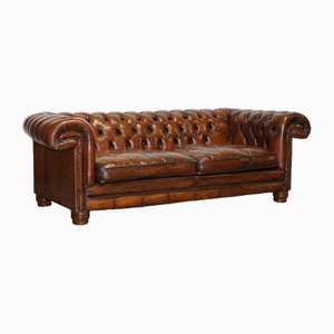 Divano Chesterfield Club in pelle marrone whisky, inglese, tinto a mano