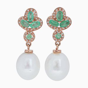Aretes colgantes de perlas, esmeraldas, diamantes y oro rosa de 14 k, años 80. Juego de 2