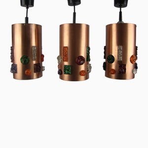 Lámparas colgantes vintage de cobre con inserciones de plástico de colores, años 70. Juego de 3