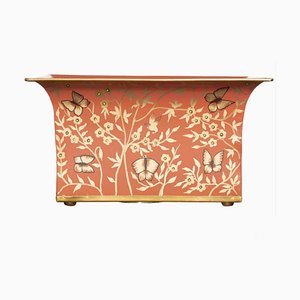 Vaso rettangolare in metallo decorato di The Enchanted Home