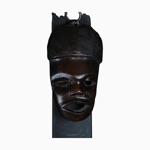 Masque Antique en Bois Sculpté