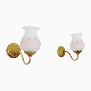 Swan Wandlampen aus Goldfarbenem Metall, Weißem Opalglas mit Rosa Verzierungen, 1970er, 2er Set