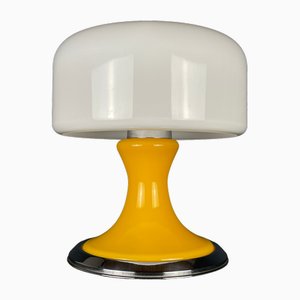 Lámpara de mesa italiana Mid-Century en amarillo, años 70