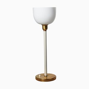 Lampada da tavolo moderna in ottone e vetro opalino di Likely Böhlmarks, Svezia, anni '30