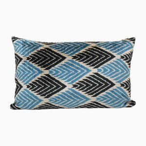 Funda de cojín lumbar Ikat de terciopelo azul de seda suave hecha a mano